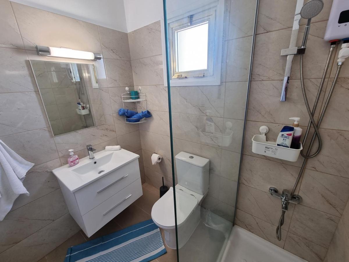 Super Modern Beachfront 1 Bedroom - Sleeps 4 Limisso Esterno foto