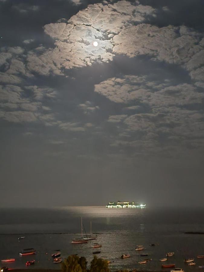 Super Modern Beachfront 1 Bedroom - Sleeps 4 Limisso Esterno foto